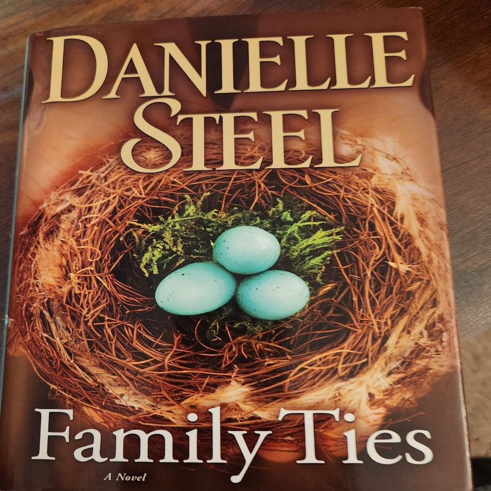 FAMILY TIES by Danielle Steel 2010 HC/DJ ~ 1st Edition 1st Print + Cover